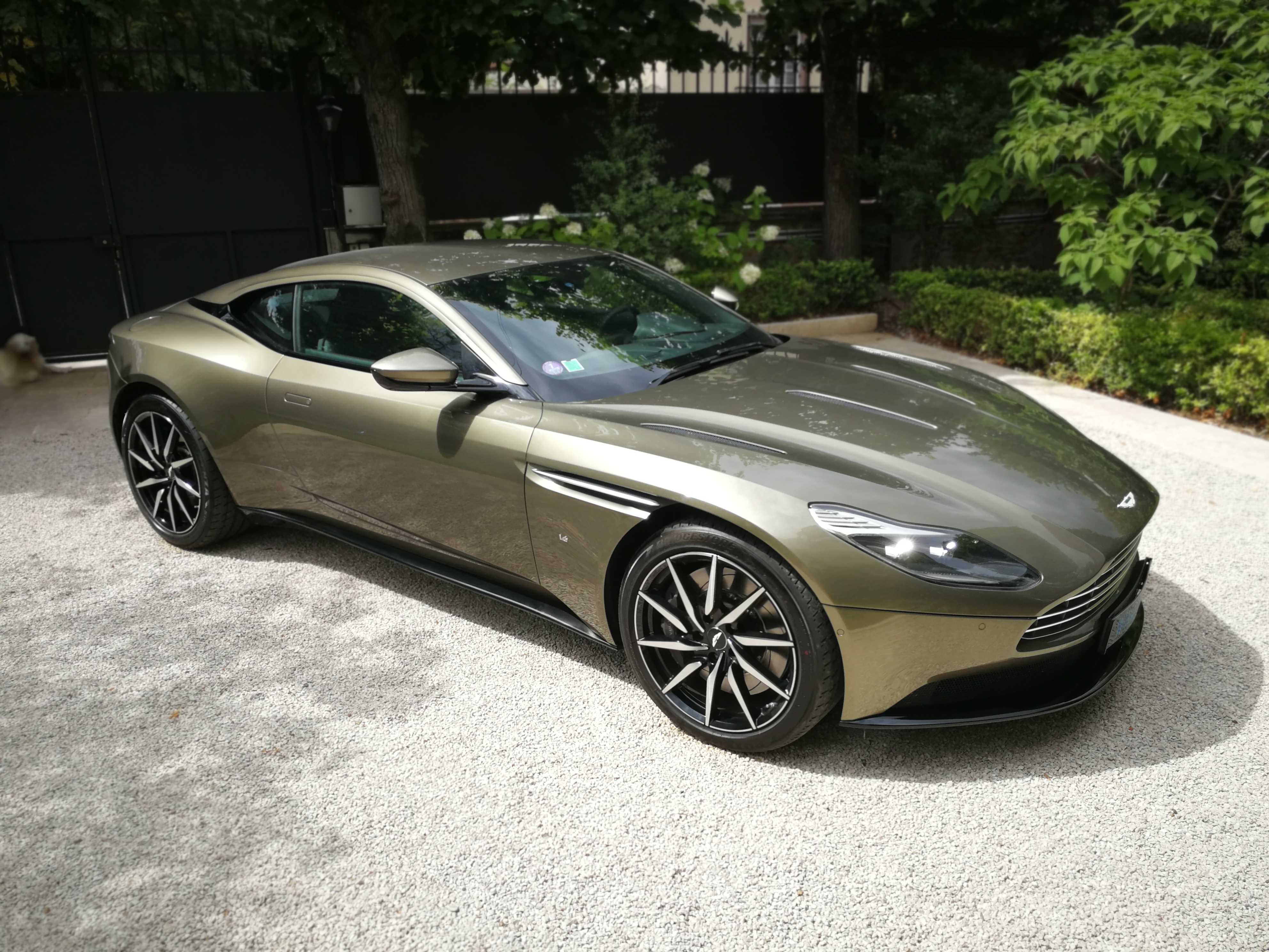 You are currently viewing ASTON MARTIN DB11 5.2 V12