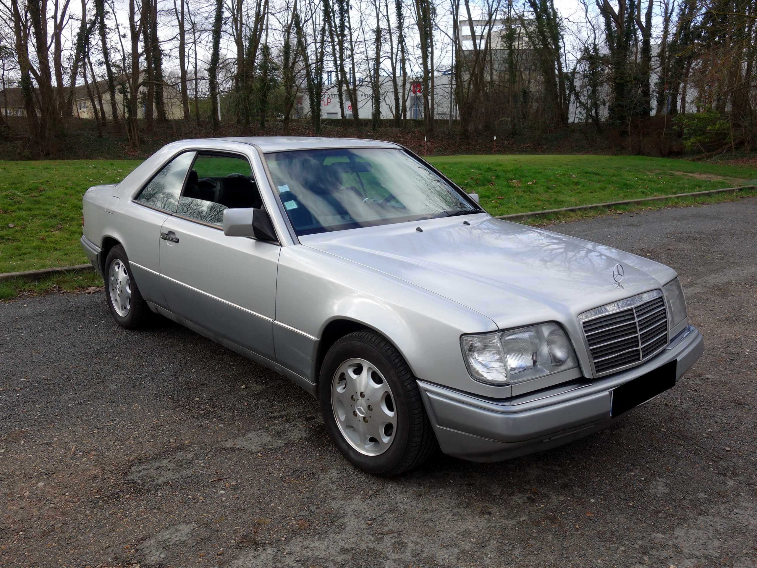 You are currently viewing Mercedes 320 CE BVA 220 ch 6 cylindres (W124)