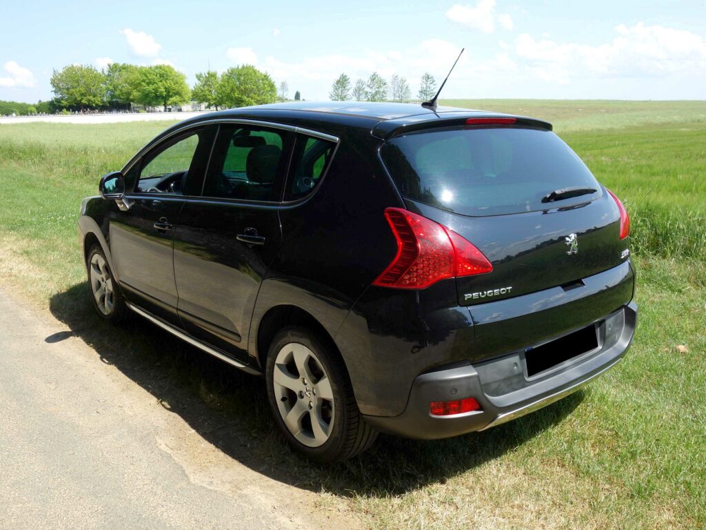 PEUGEOT 3008