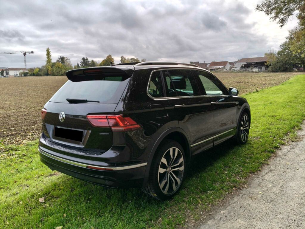 VOLKSWAGEN Tiguan