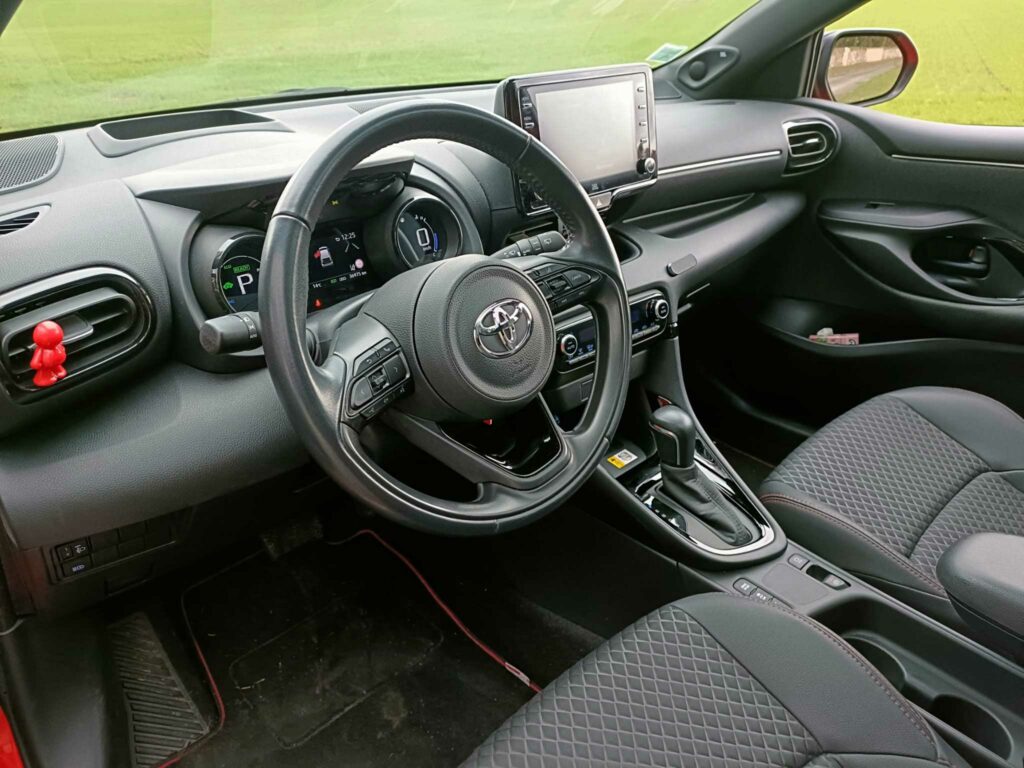 TOYOTA Yaris