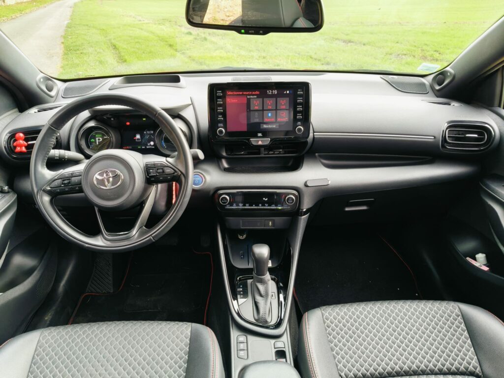 TOYOTA Yaris