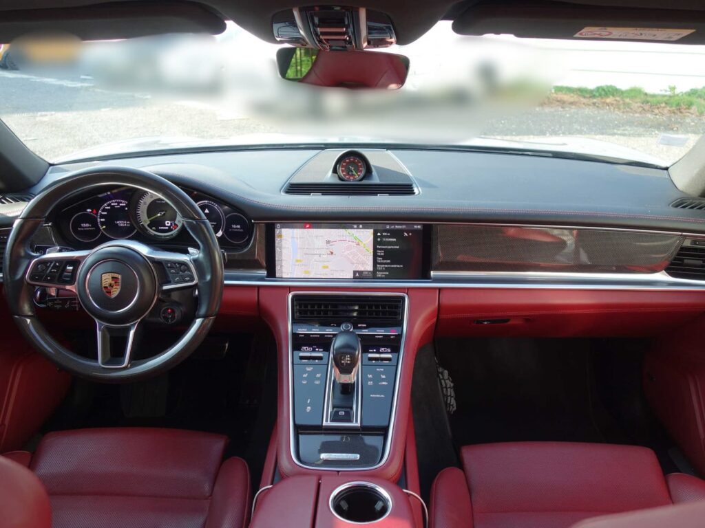 PORSCHE Panamera