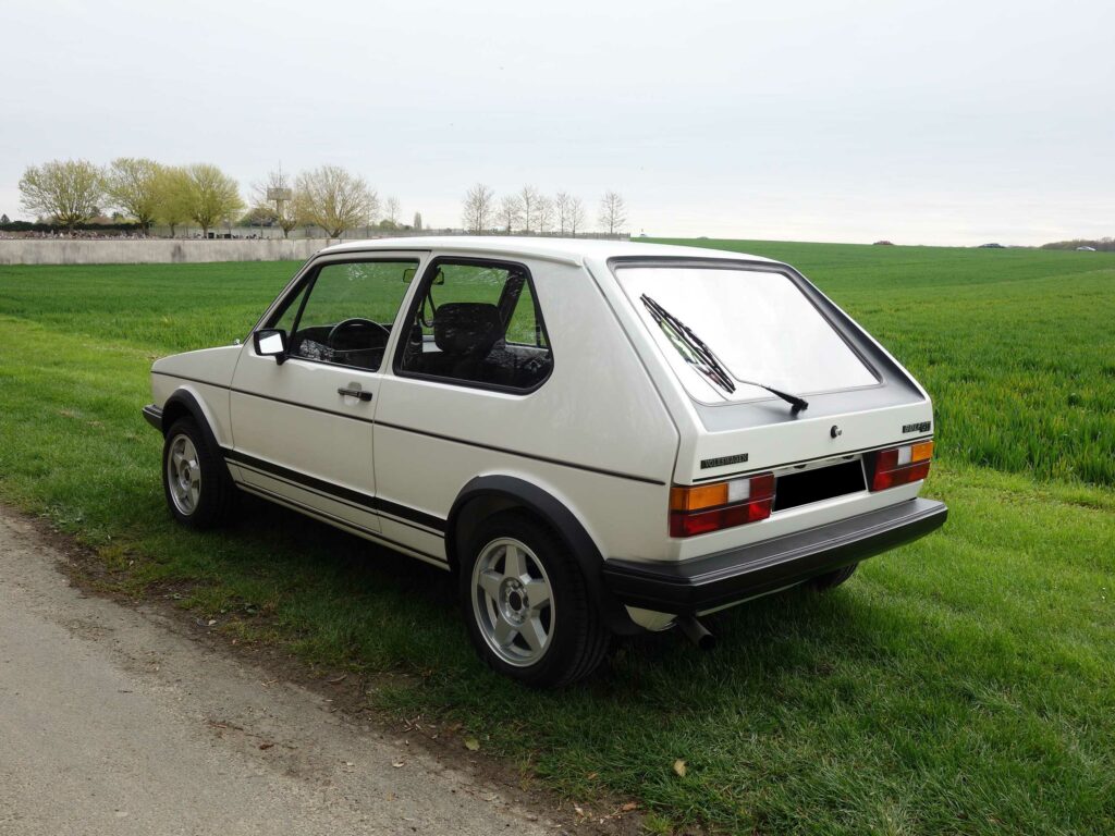 VOLKSWAGEN Golf