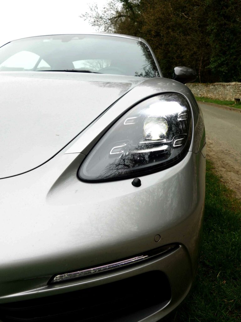 PORSCHE Cayman