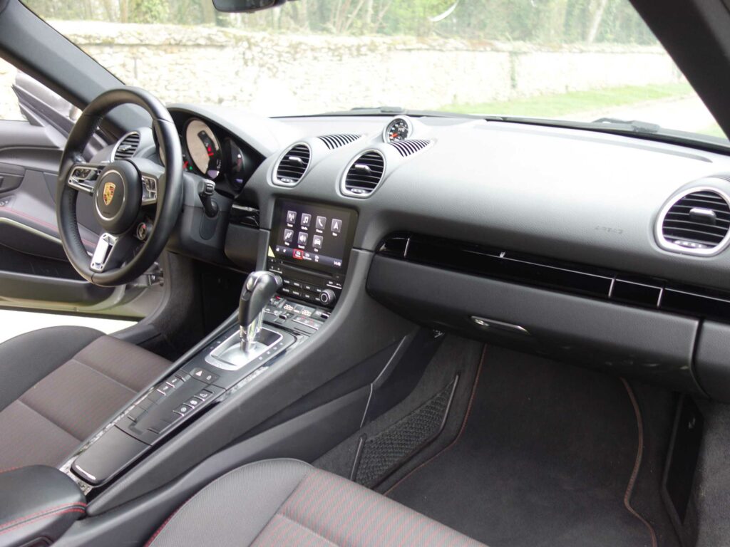 PORSCHE Cayman