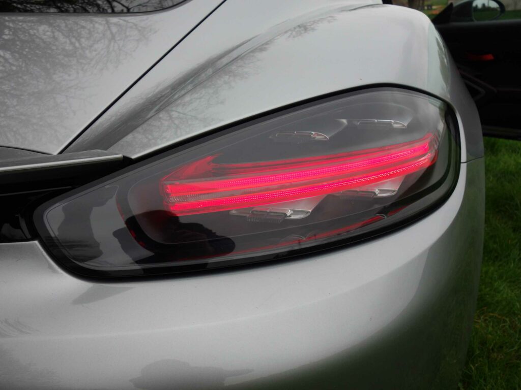 PORSCHE Cayman