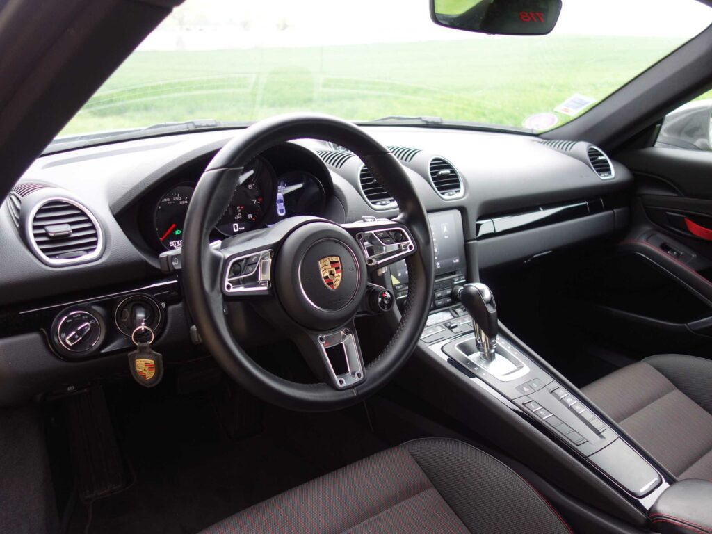 PORSCHE Cayman