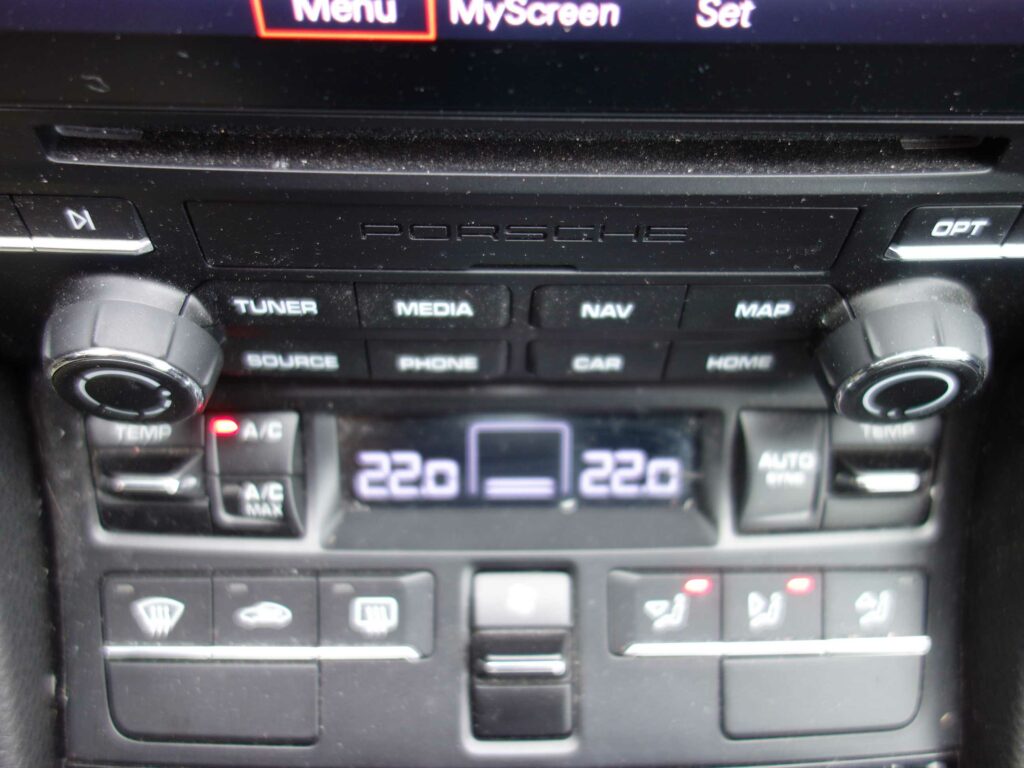 PORSCHE Cayman