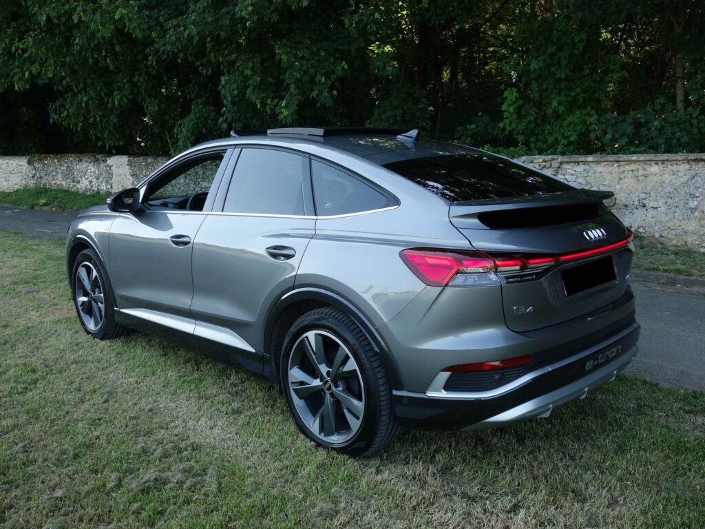 AUDI Q4