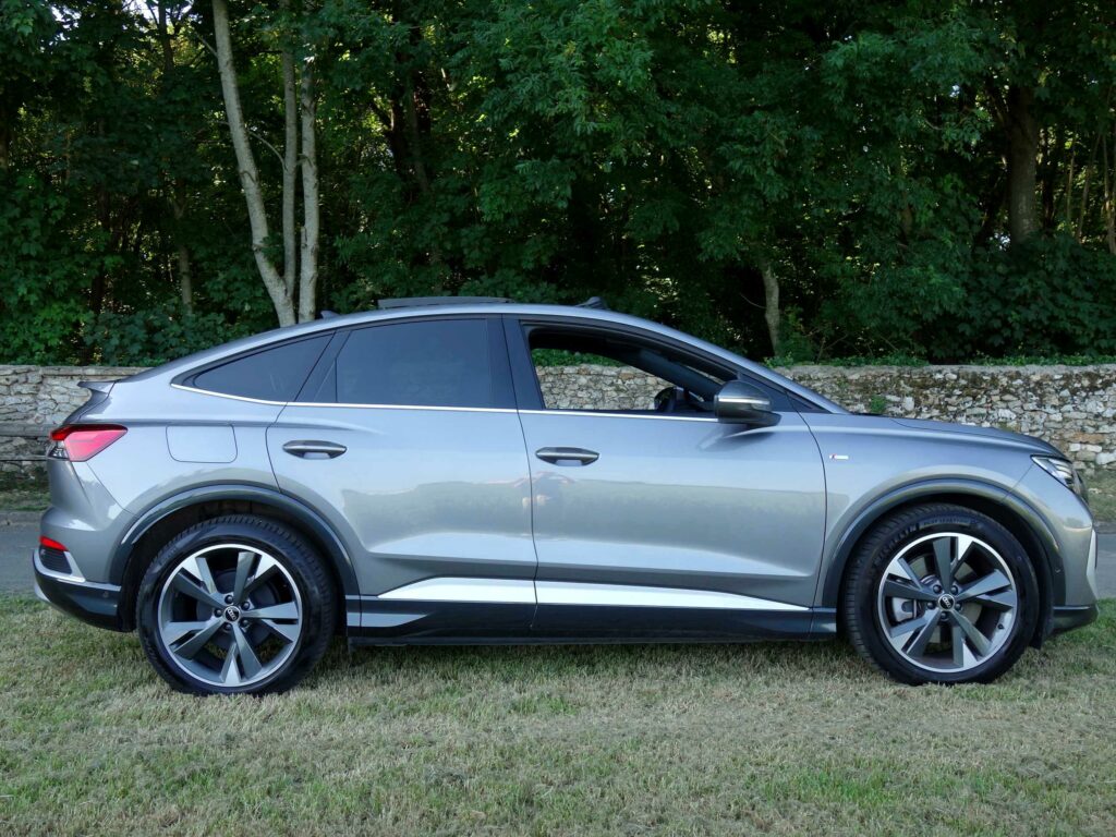 AUDI Q4