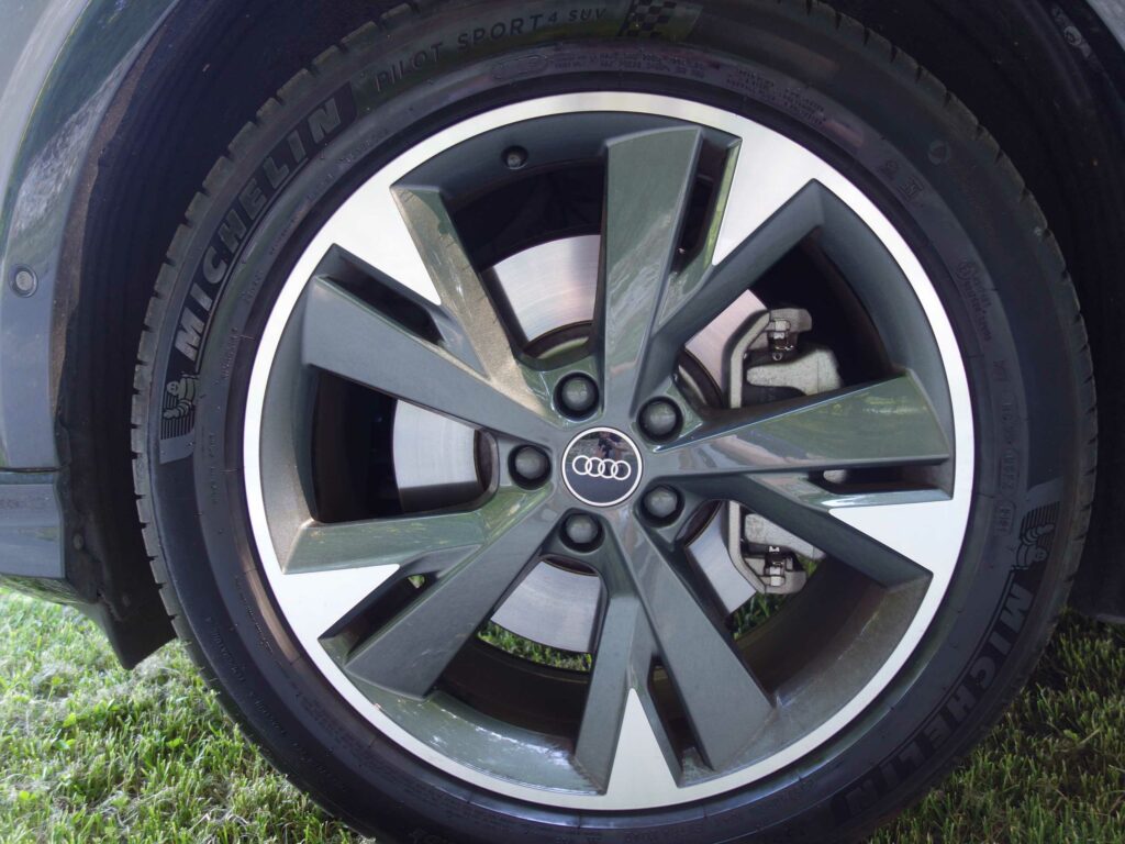 AUDI Q4