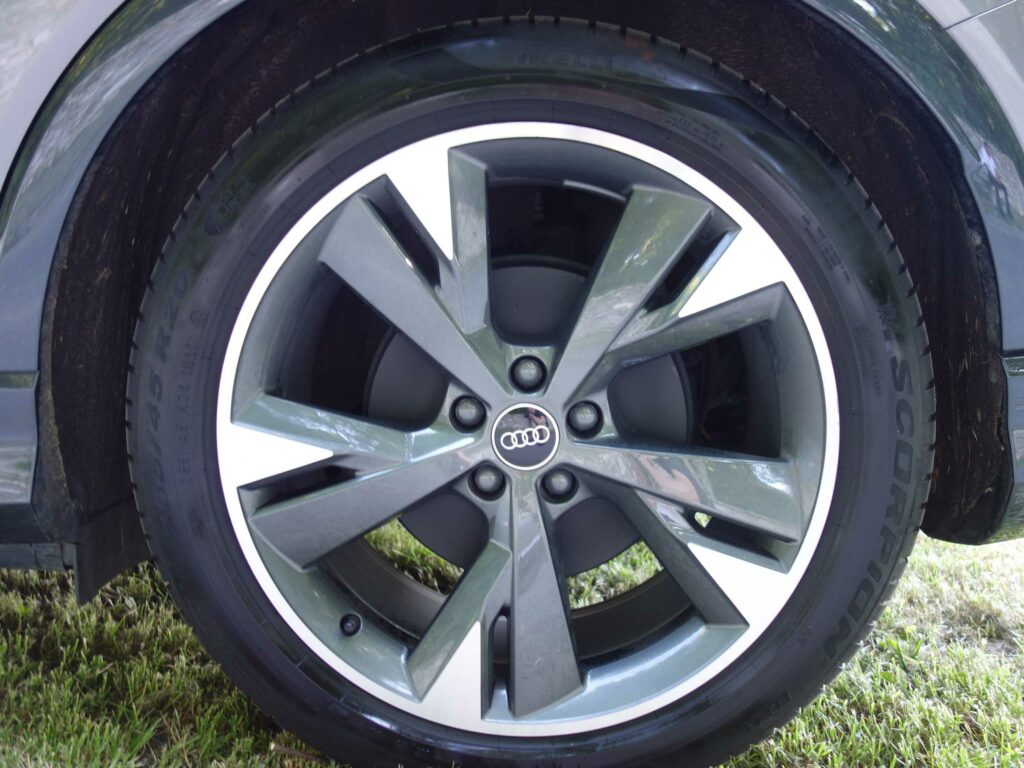 AUDI Q4