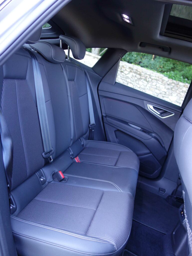 AUDI Q4