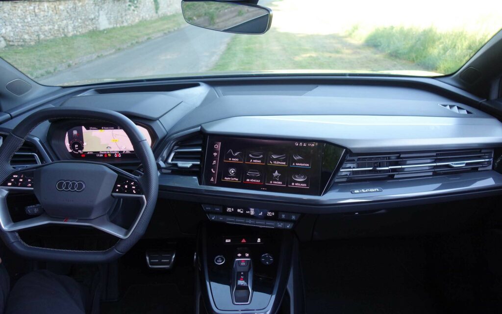 AUDI Q4