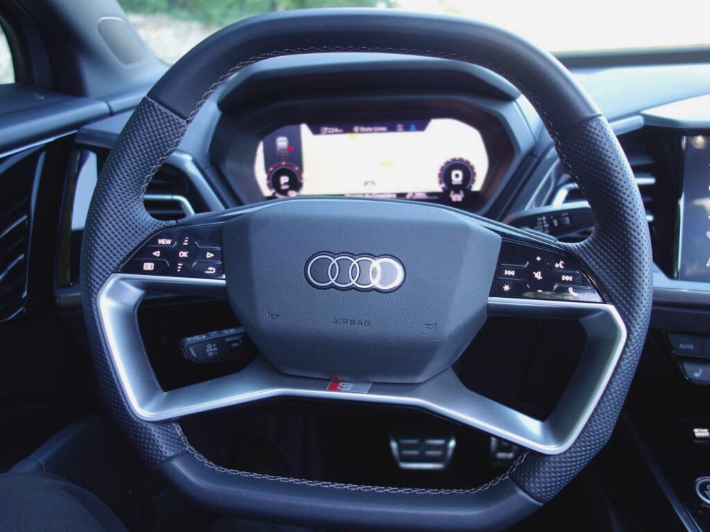 AUDI Q4
