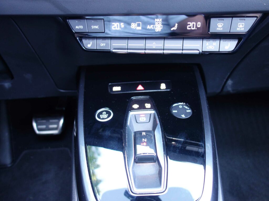 AUDI Q4