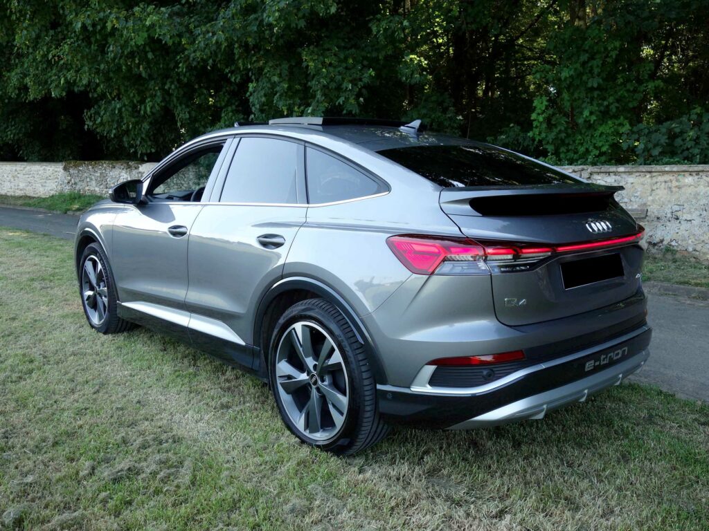 AUDI Q4