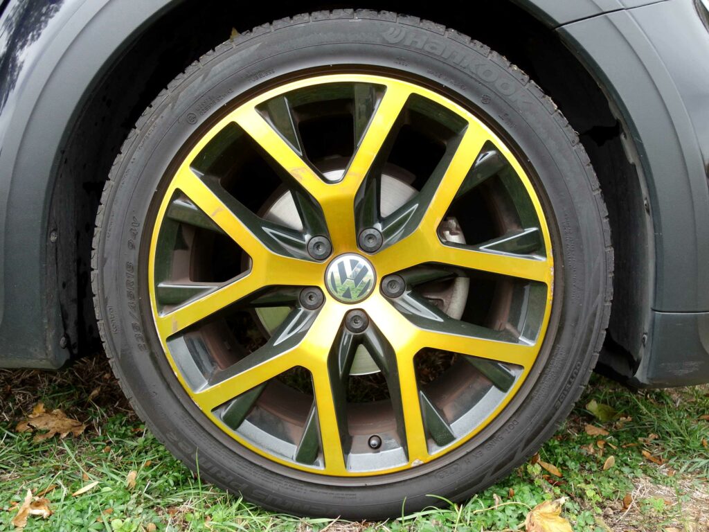 VOLKSWAGEN New Beetle