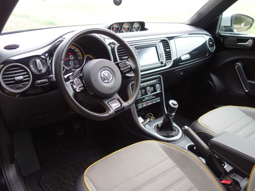 VOLKSWAGEN New Beetle