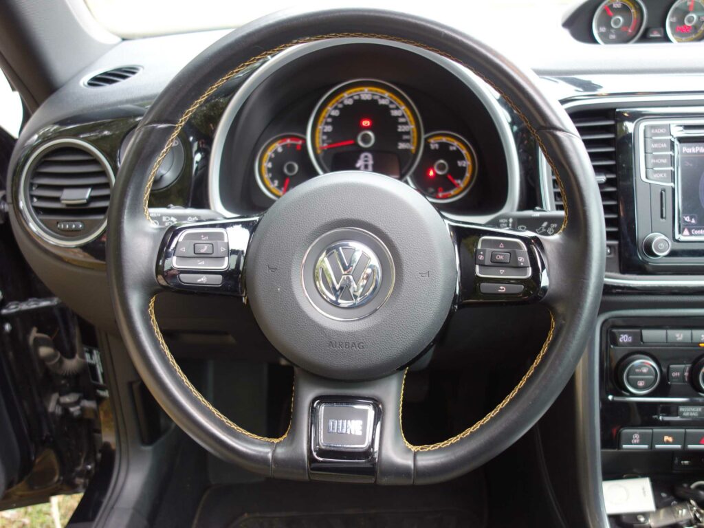 VOLKSWAGEN New Beetle