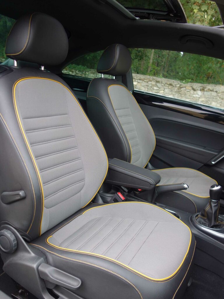 VOLKSWAGEN New Beetle