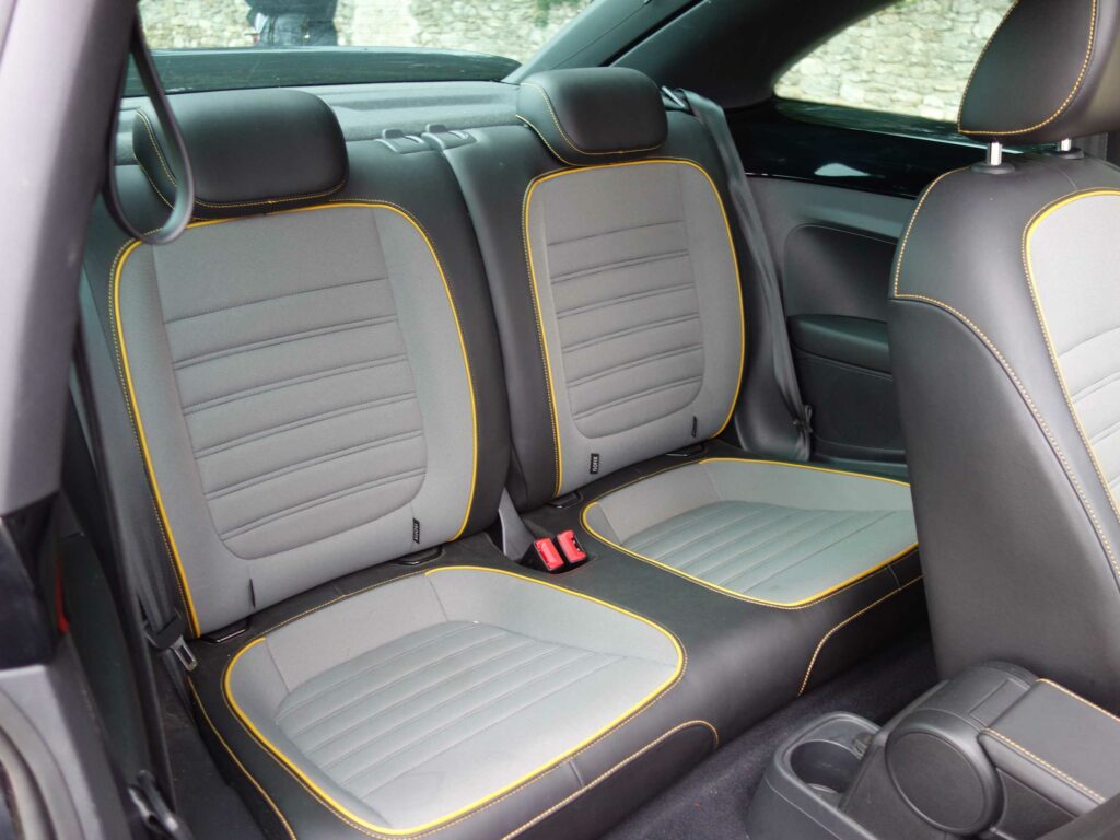 VOLKSWAGEN New Beetle