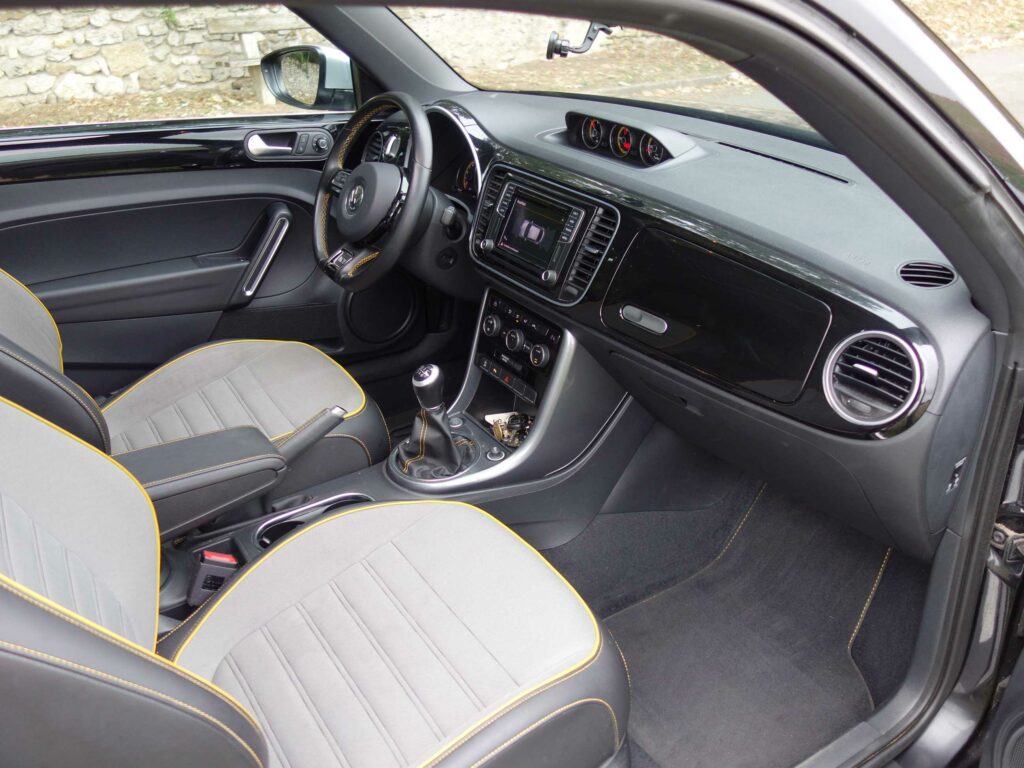 VOLKSWAGEN New Beetle