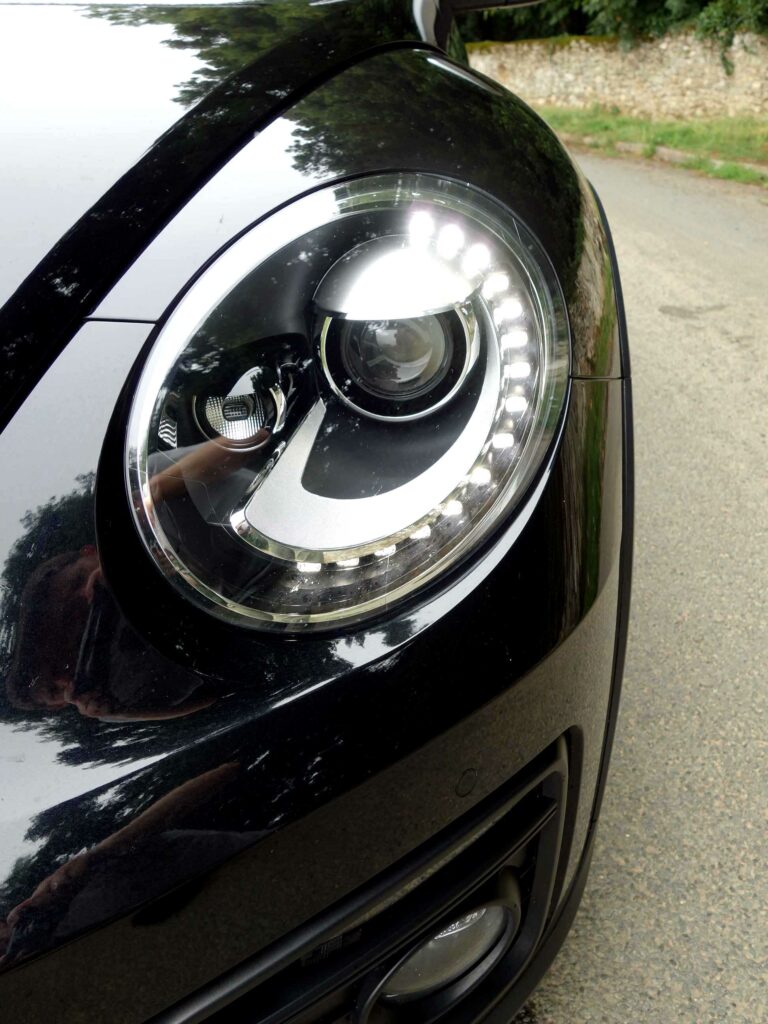 VOLKSWAGEN New Beetle