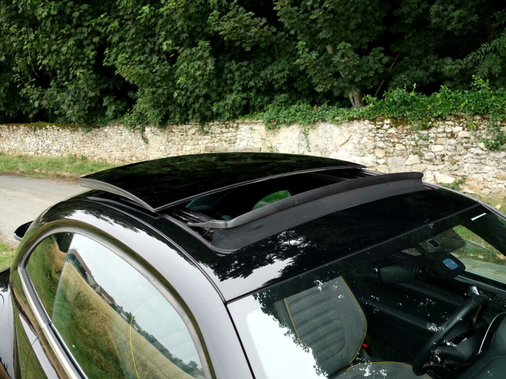VOLKSWAGEN New Beetle